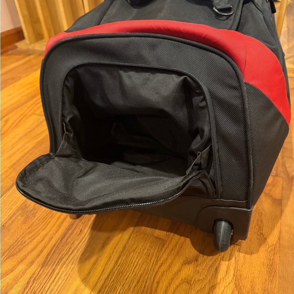 Tumi Black and Red Duffel Bag Durable Travel Essential - Picture 3 of 16